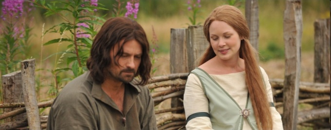 Beth Aynsley as Gilraen & Christopher Dane as Arathorn, the mother and father of Aragorn